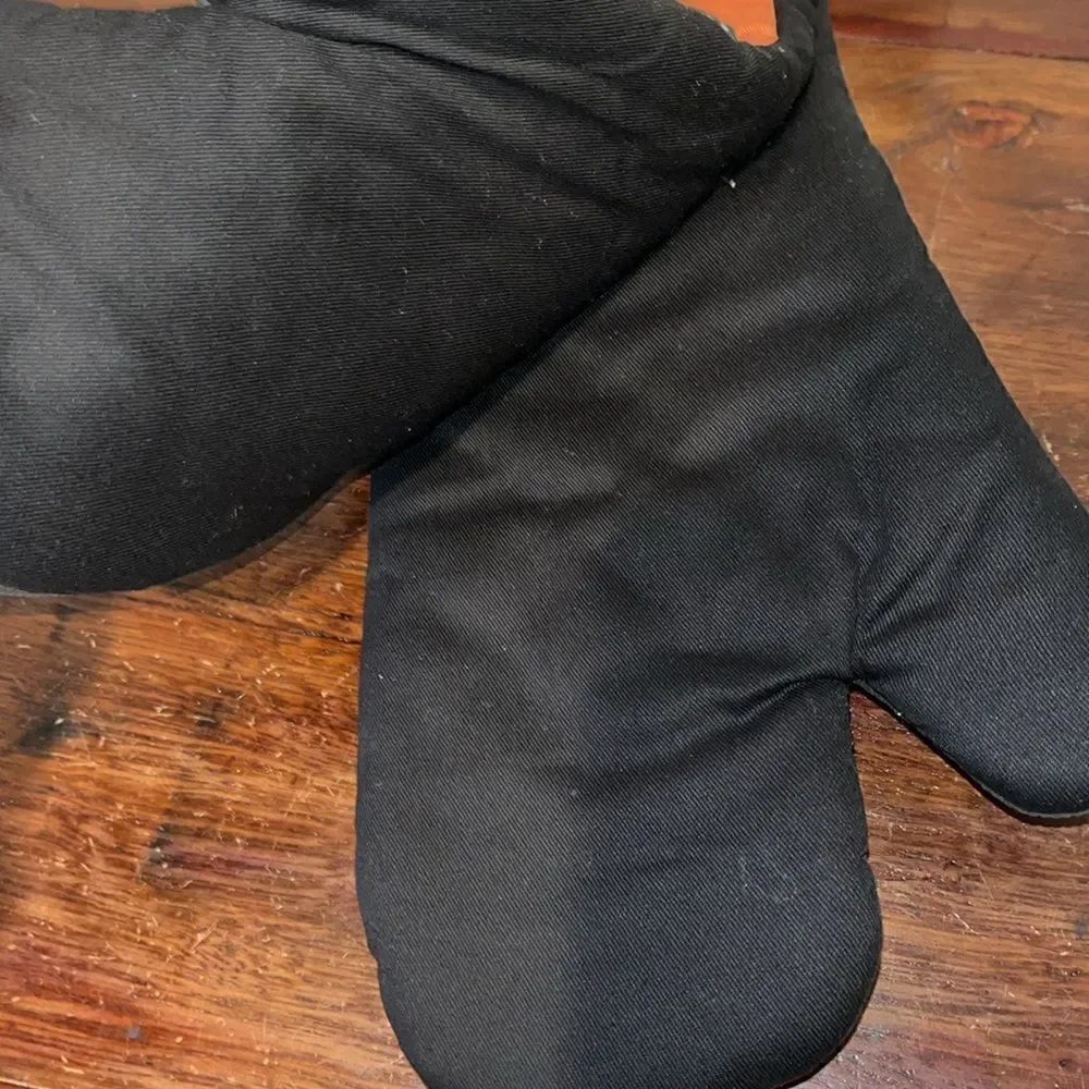 New DISNEY'S STAR WARS Mandalorian BABY YODA oversize OVEN MITTS Gloves